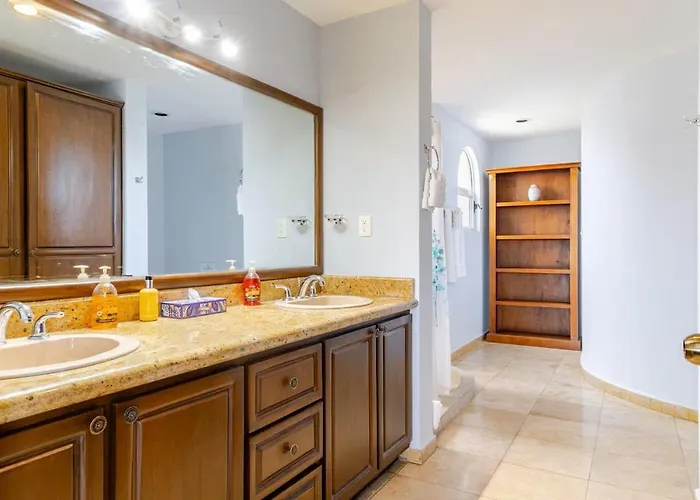 Casa Reyes, Casa Reyes Family Oasis, Heated-pool & Amazing Views Villa *
