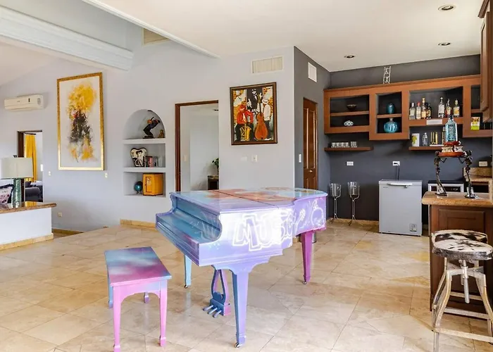 Casa Reyes, Casa Reyes Family Oasis, Heated-pool & Amazing Views *