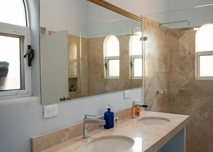 Casa Reyes, Casa Reyes Family Oasis, Heated-pool & Amazing Views Villa *